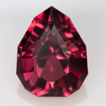 Rubellite rouge taillée